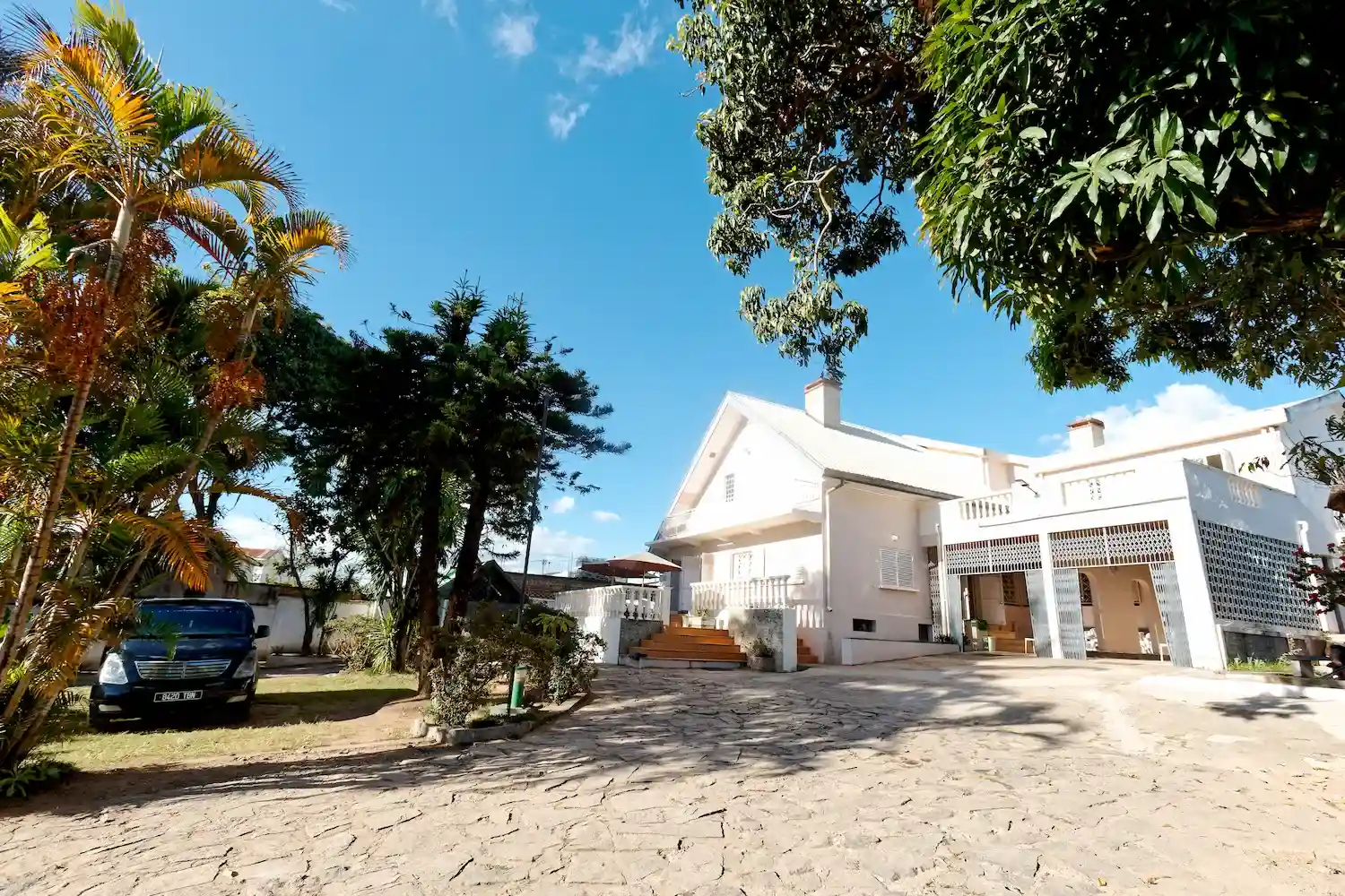 Façade extérieure de la Maison Funéraire Tsaralevenana à Antananarivo